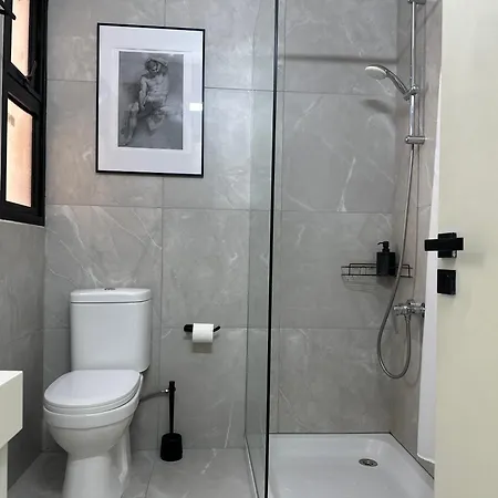 Modern לרנקה
